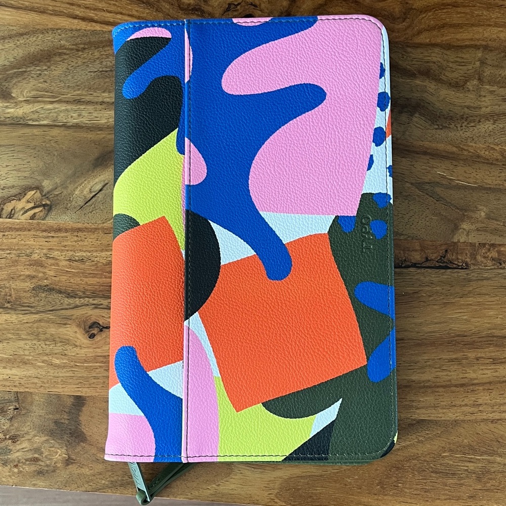Typo travel, wallet, perfect for international travel New